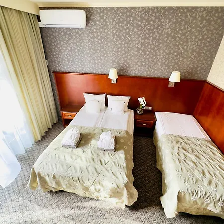 호텔 Hotel&spa Stary Basen Swimming Pool 3*