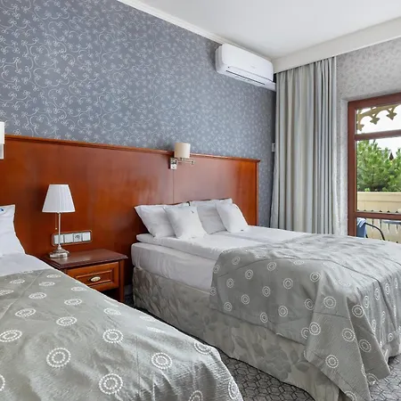 Hotel&spa Stary Basen Swimming Pool Szálloda
