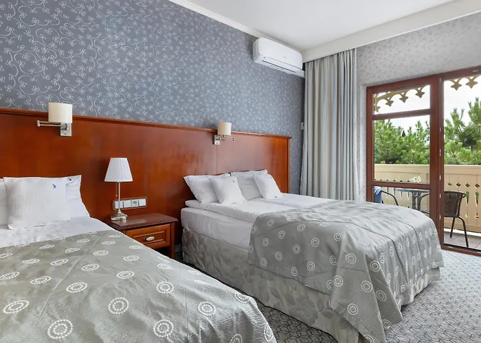 Hotel&spa Stary Basen Swimming Pool Szálloda