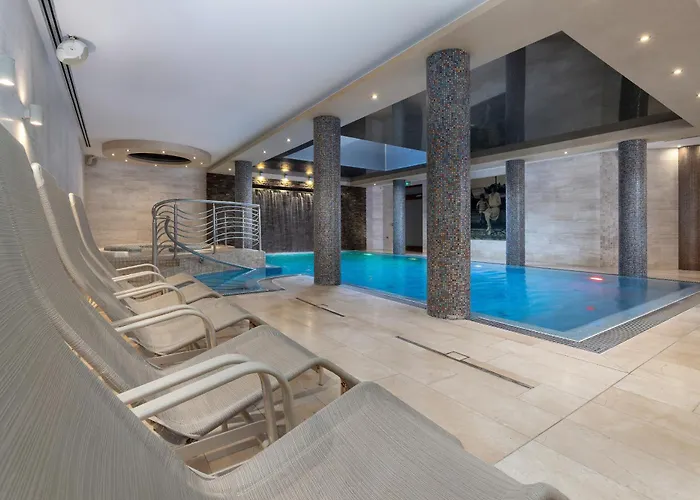 Hotel&spa Stary Basen Swimming Pool 酒店