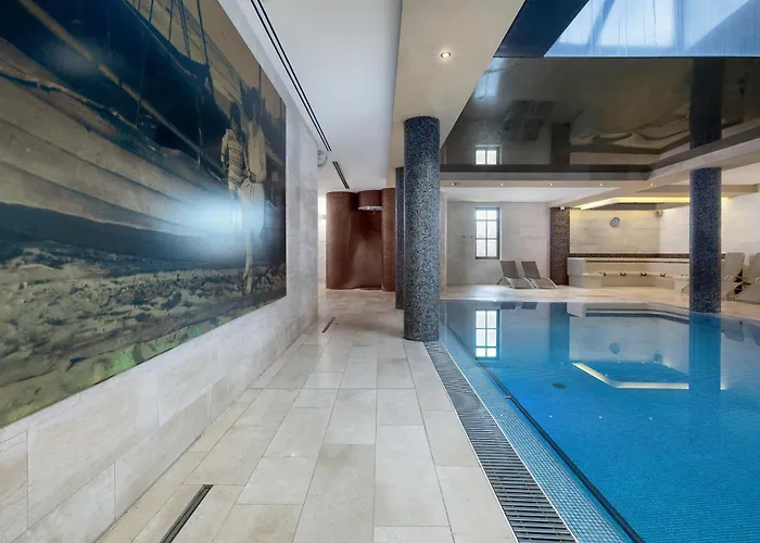 Hotel&spa Stary Basen Swimming Pool 酒店 3*